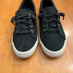 Sperry women’s Black Crest Vibe sneakers. Size 7.5.